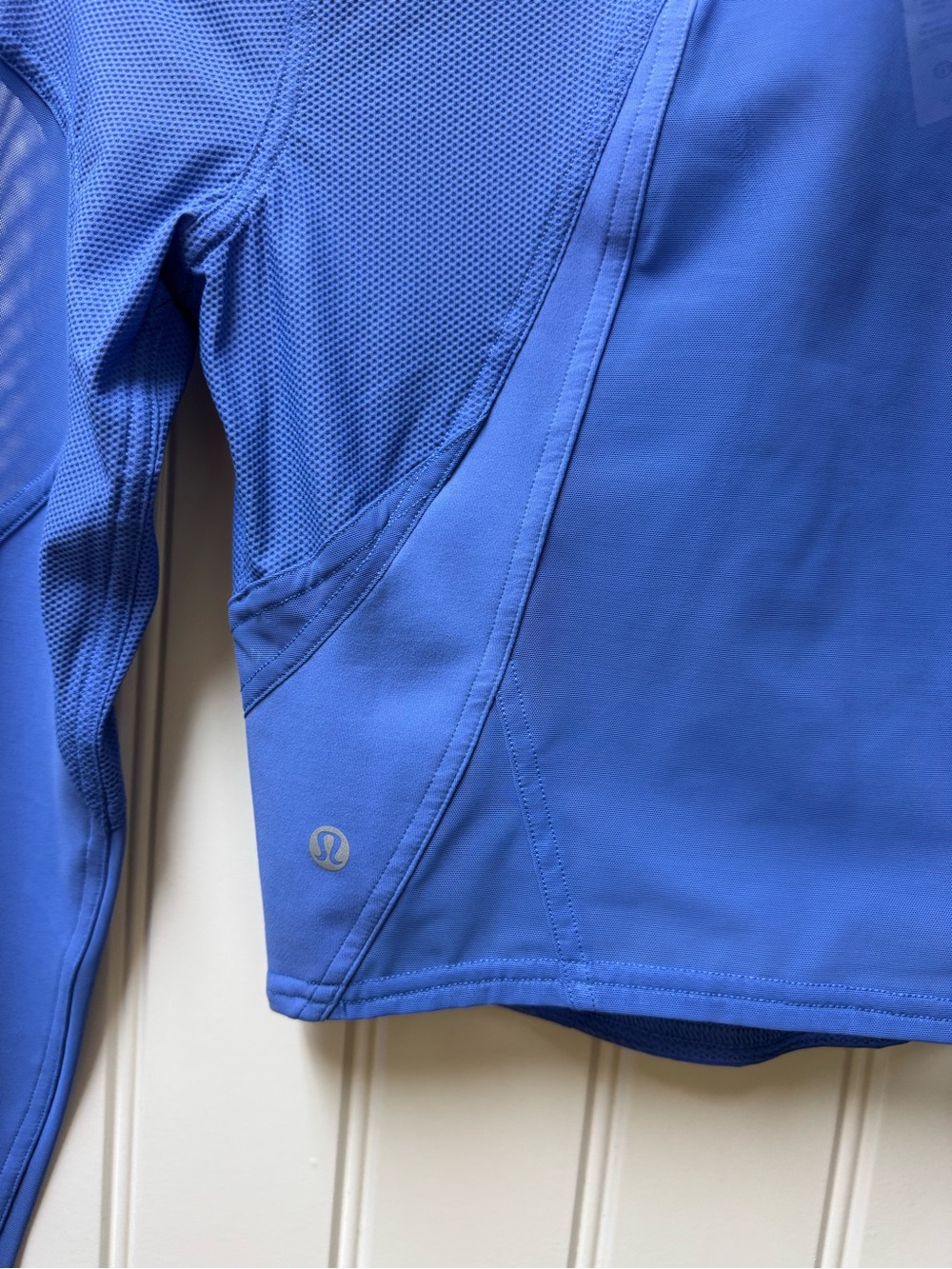 NEW NWOT WOMENS Sz 6 SMALL LULULEMON CROPPED MESH PANELLED SHIRT TOP WILD INDIGO - Picture 7 of 7